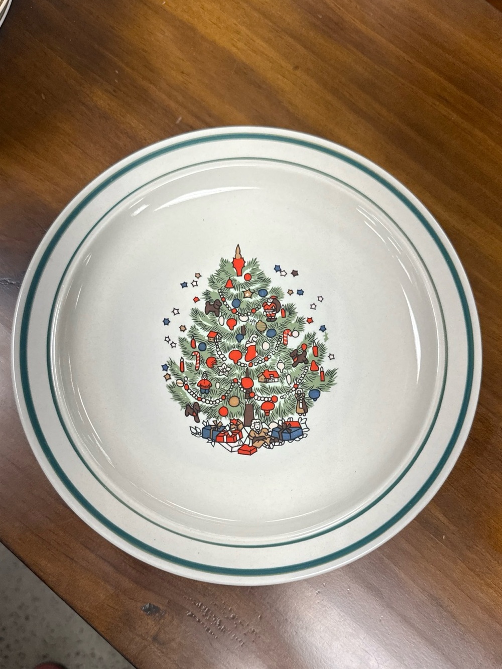Set off 4 Rare STONEWARE CHINA
Christmas 10” Tree Plate